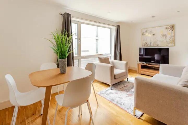 Brand New Flat In Central London With Car Park Exterior photo