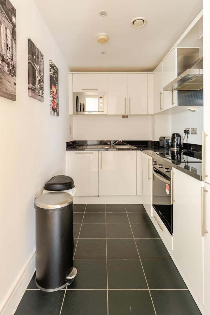 Brand New Flat In Central London With Car Park Exterior photo